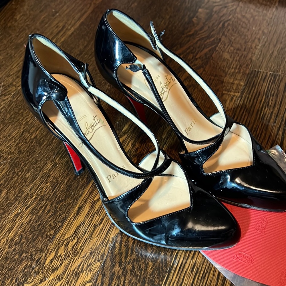 Christian Louboutin SZ8 4” heel black patent leather needs TLC red souls $16